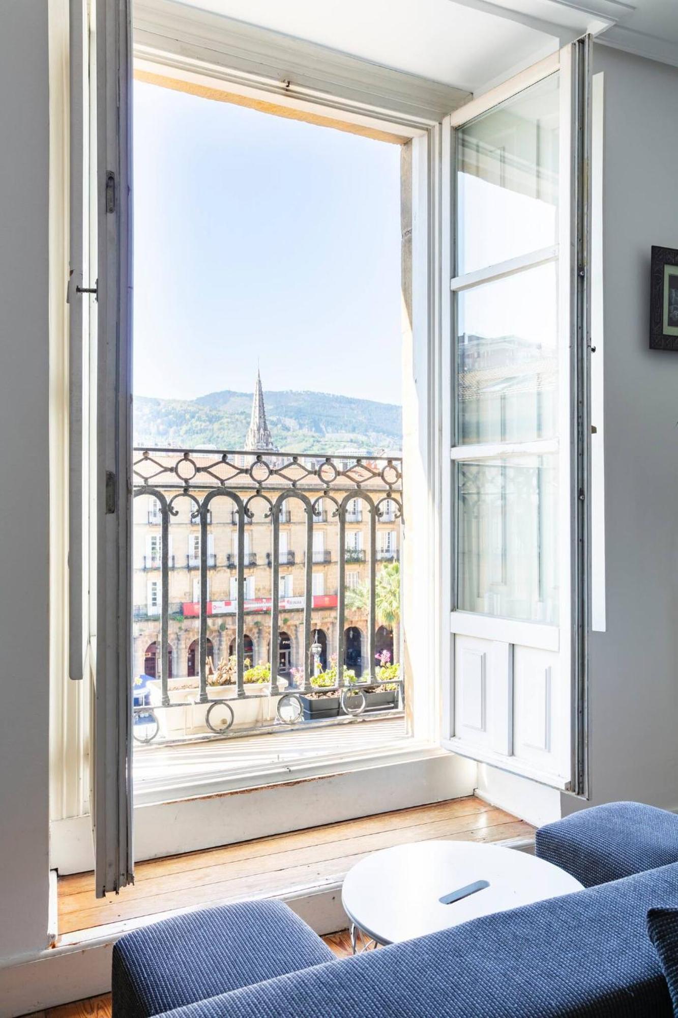 Plaza Nueva Habitaciones Билбао Екстериор снимка